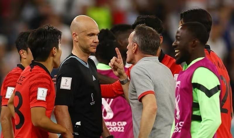  都灵德比爆发冲突，布雷默染红下场  