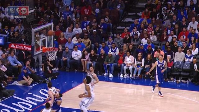  字母哥肘击对手被联盟禁赛两场  